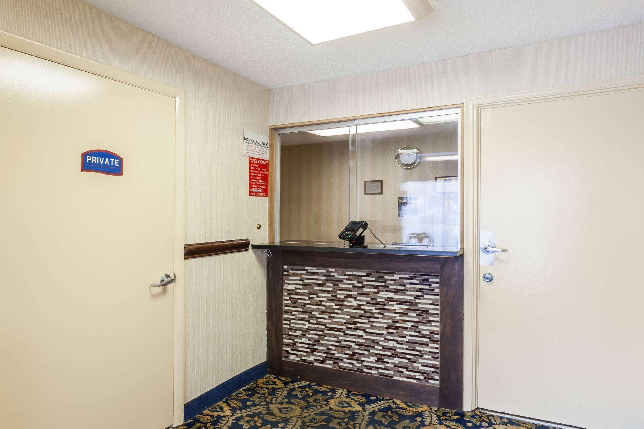Howard Johnson By Wyndham College Park Exterior foto
