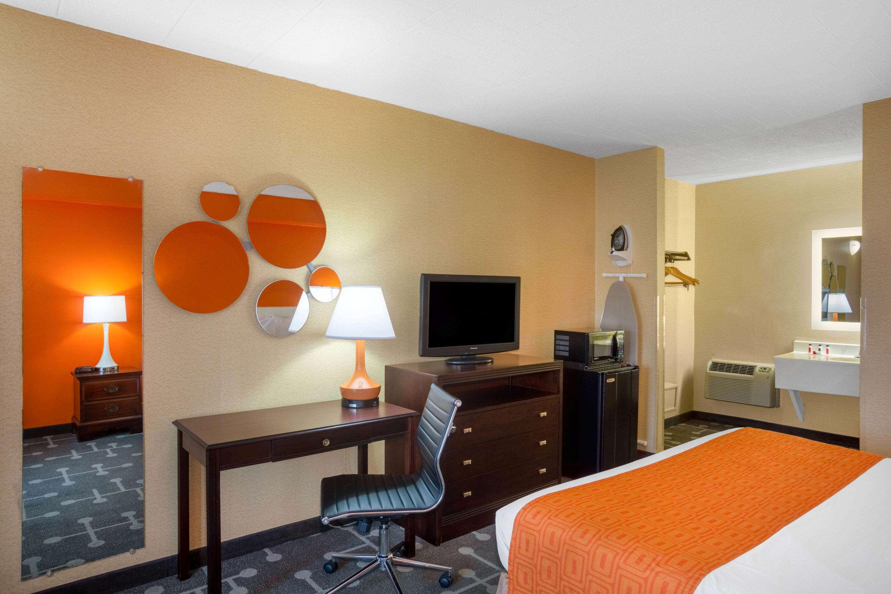 Howard Johnson By Wyndham College Park Exterior foto