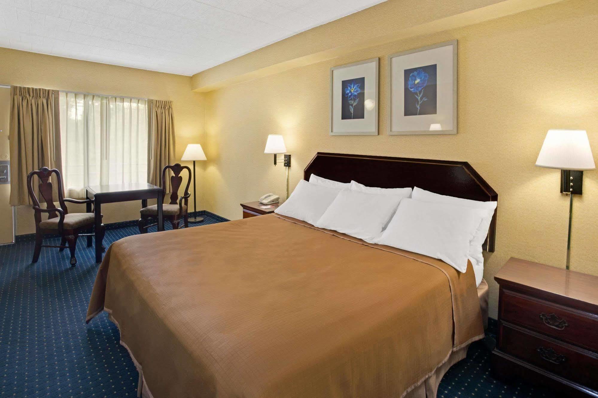 Howard Johnson By Wyndham College Park Exterior foto