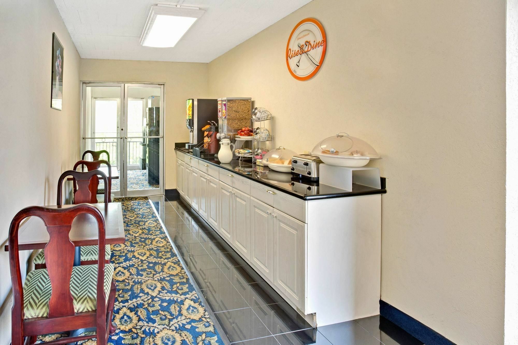 Howard Johnson By Wyndham College Park Exterior foto